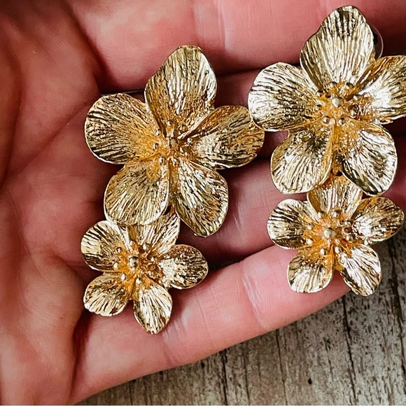 Anthro Blossom Earrings in Brushed Gold - Picture 2 of 5